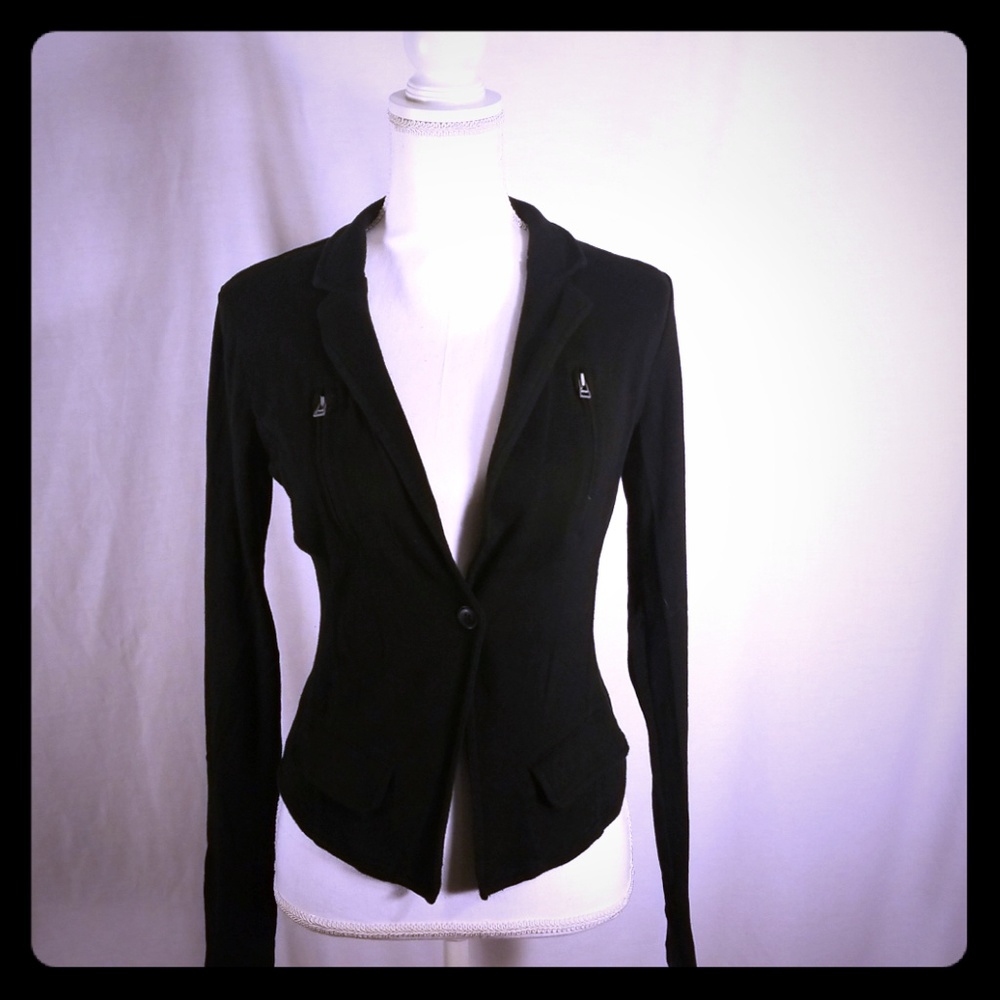 One button black blazer Converse